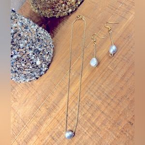 Freshwater pearl & earring set on gold plated chain